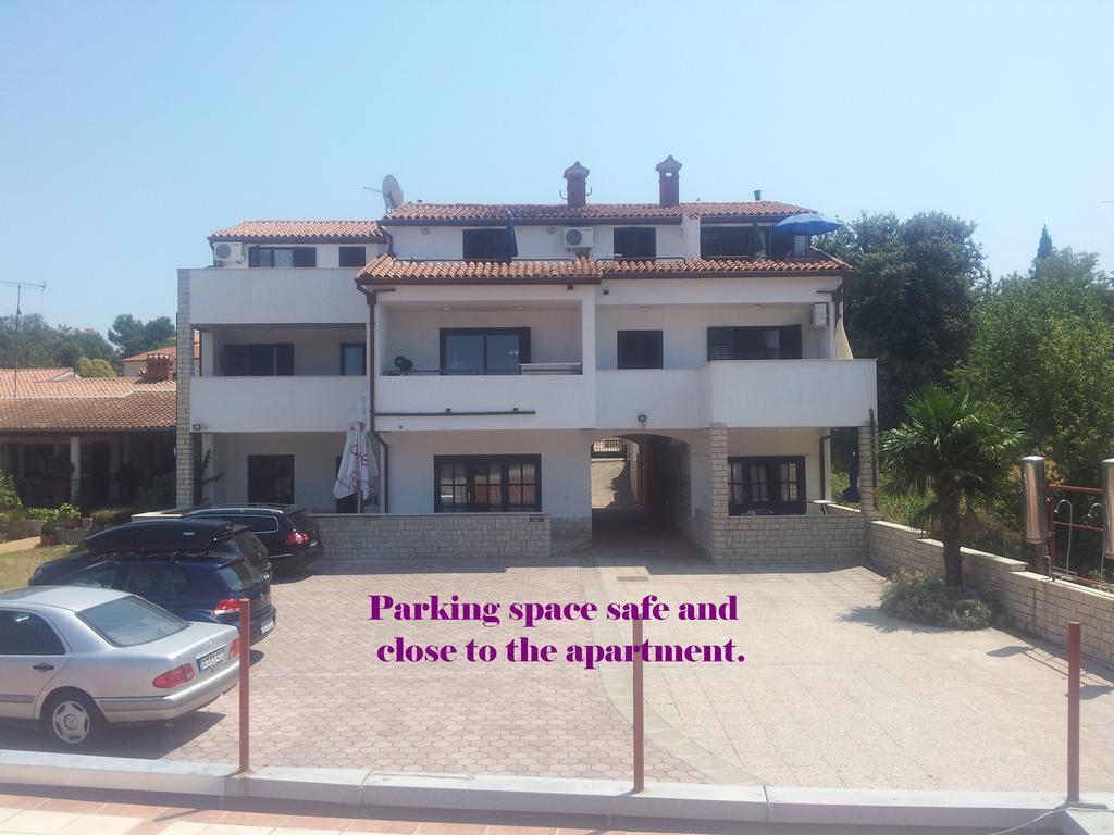 Suran Apartments Pula Pokoj fotografie
