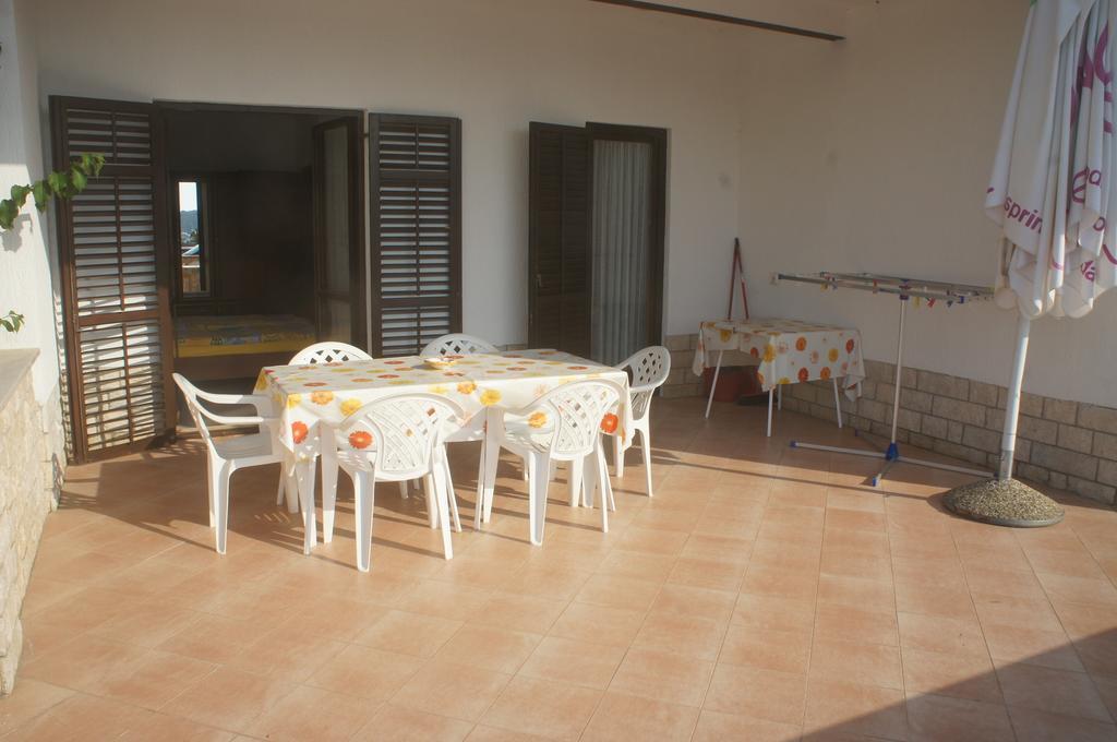 Suran Apartments Pula Pokoj fotografie