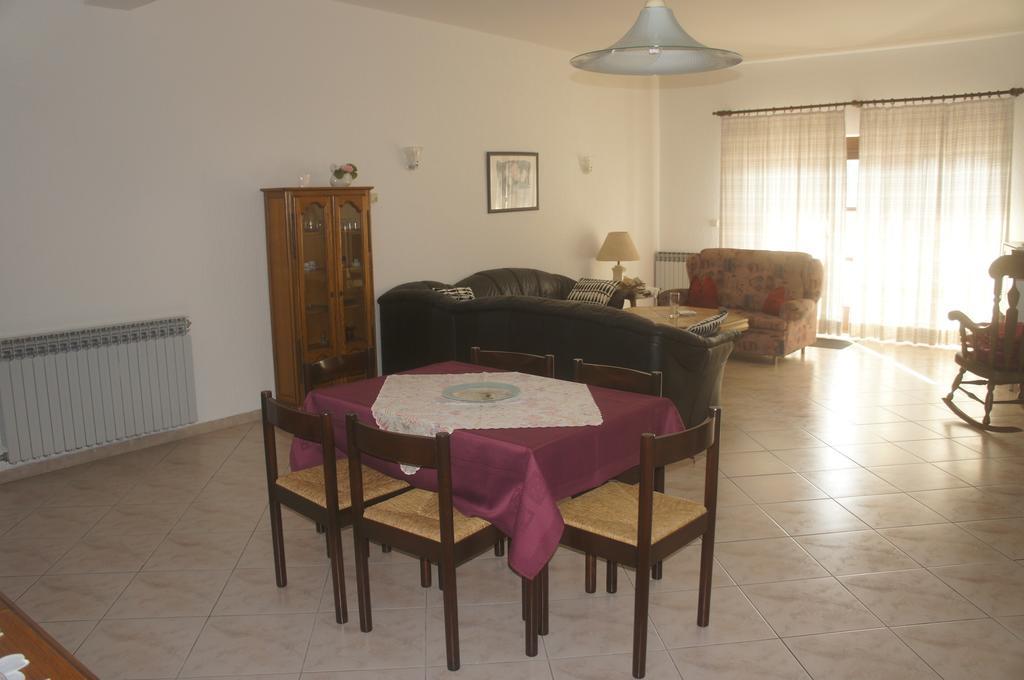 Suran Apartments Pula Pokoj fotografie