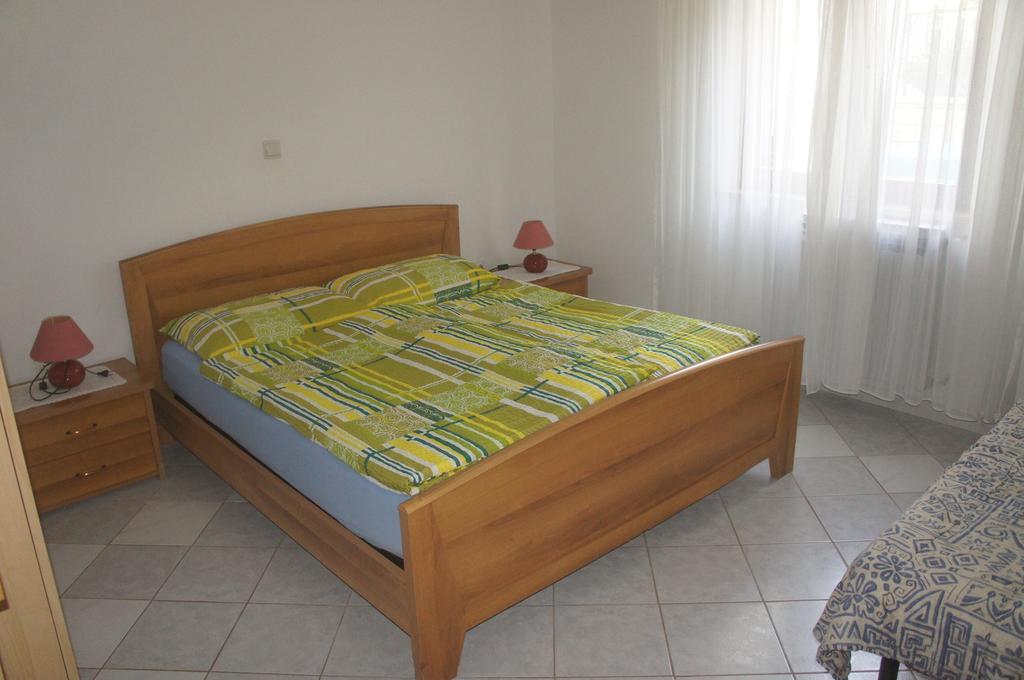 Suran Apartments Pula Pokoj fotografie