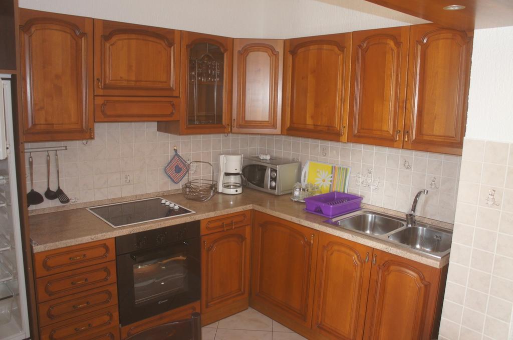 Suran Apartments Pula Pokoj fotografie