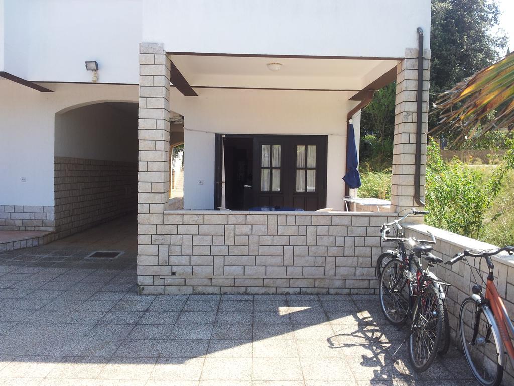 Suran Apartments Pula Pokoj fotografie
