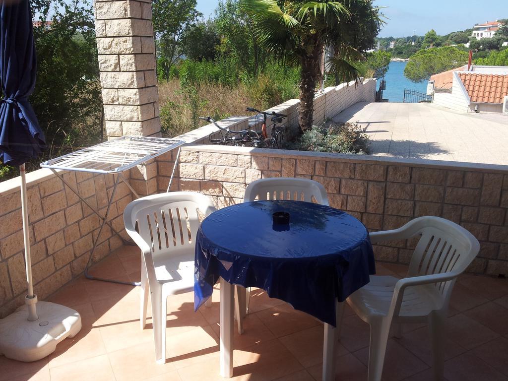 Suran Apartments Pula Pokoj fotografie