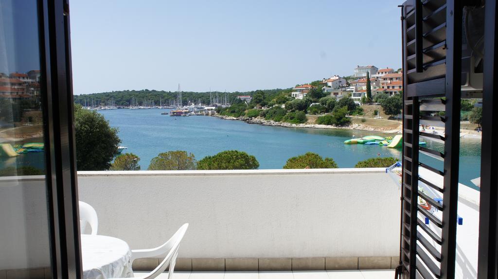 Suran Apartments Pula Exteriér fotografie